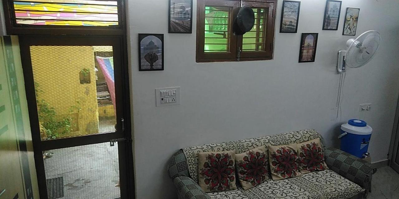 Zigzag Homestay Агра Экстерьер фото