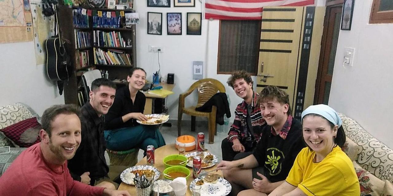 Zigzag Homestay Агра Экстерьер фото