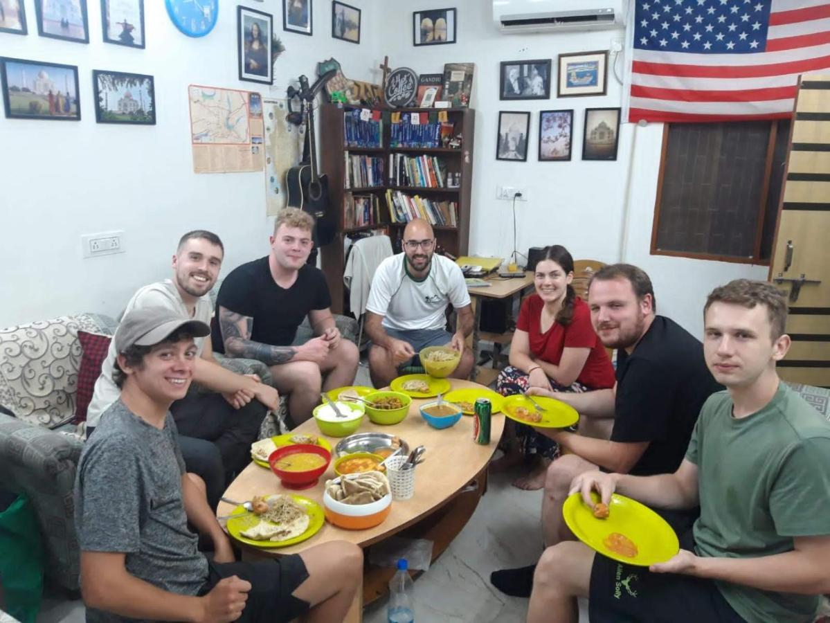 Zigzag Homestay Агра Экстерьер фото