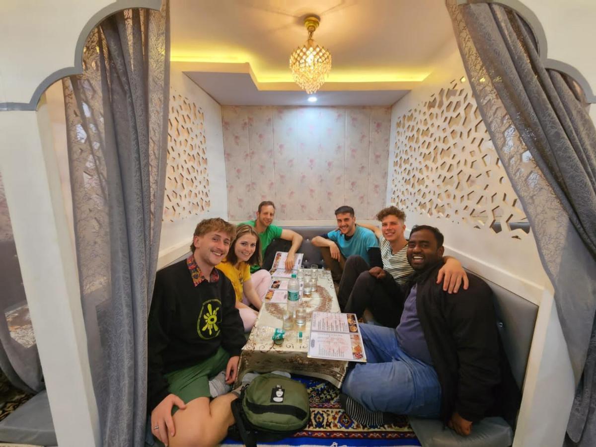 Zigzag Homestay Агра Экстерьер фото