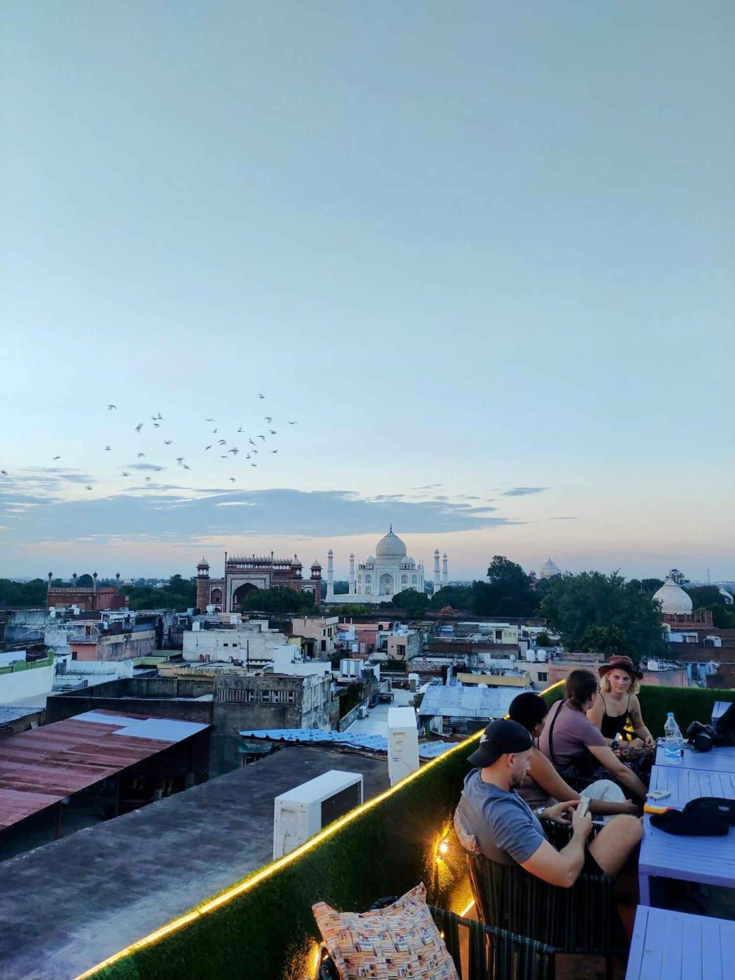 Zigzag Homestay Агра Экстерьер фото