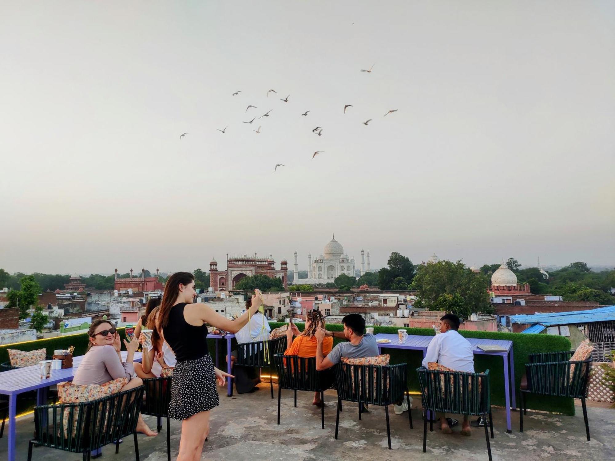 Zigzag Homestay Агра Экстерьер фото