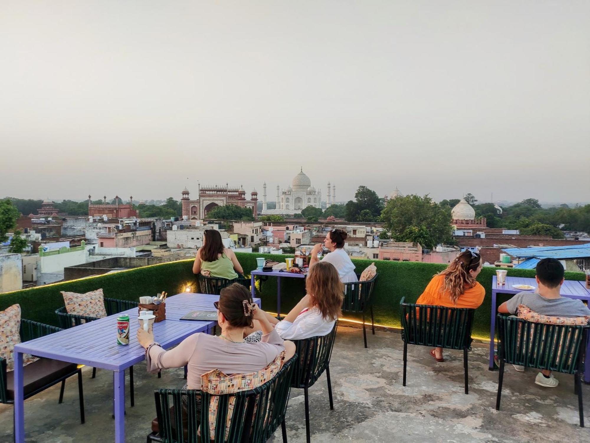 Zigzag Homestay Агра Экстерьер фото