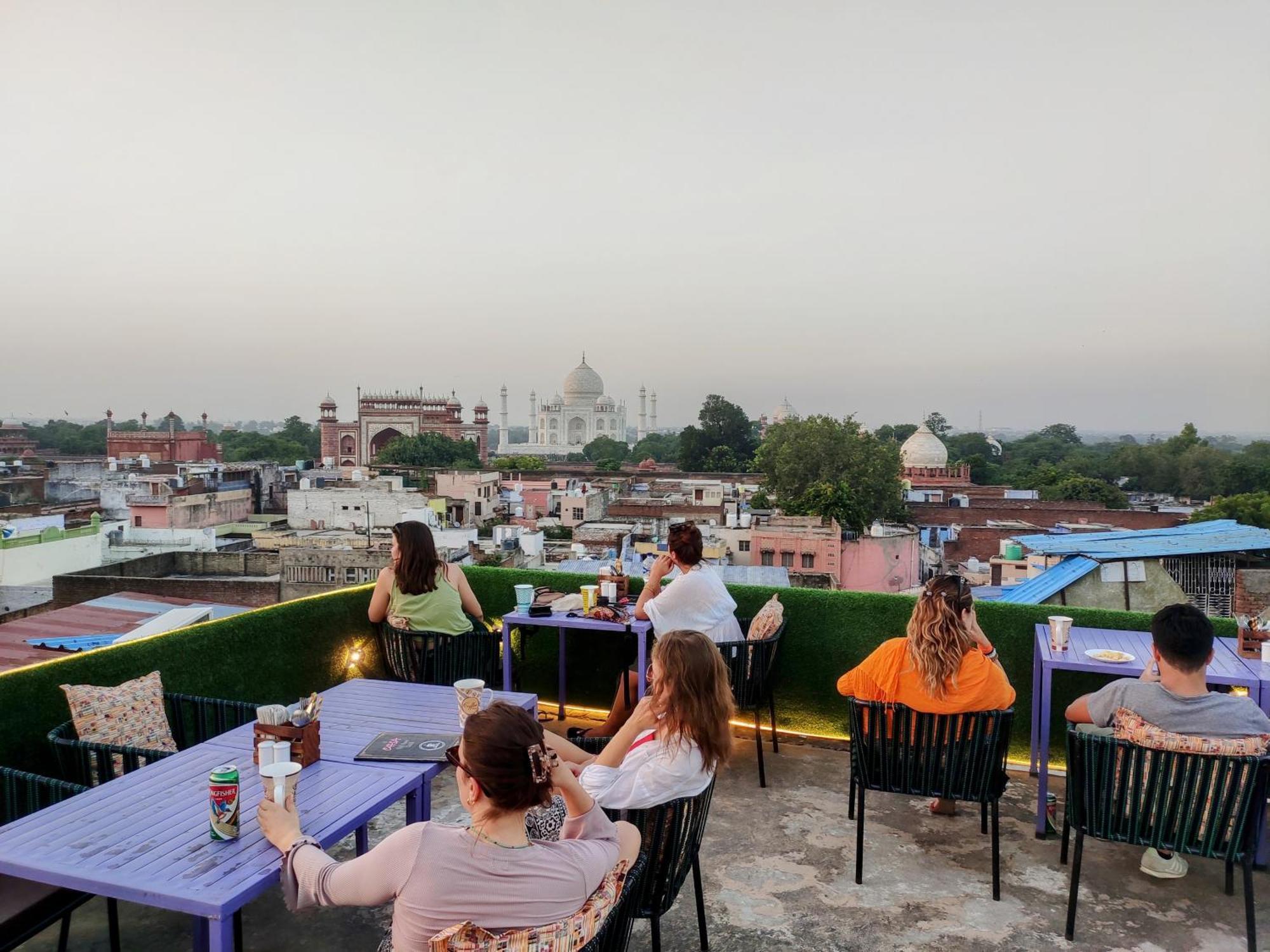 Zigzag Homestay Агра Экстерьер фото