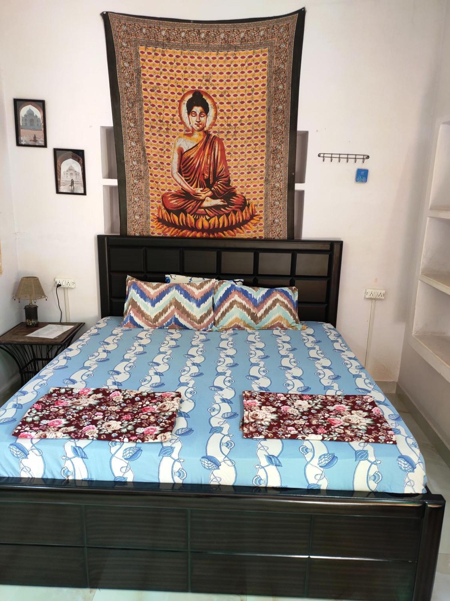 Zigzag Homestay Агра Экстерьер фото