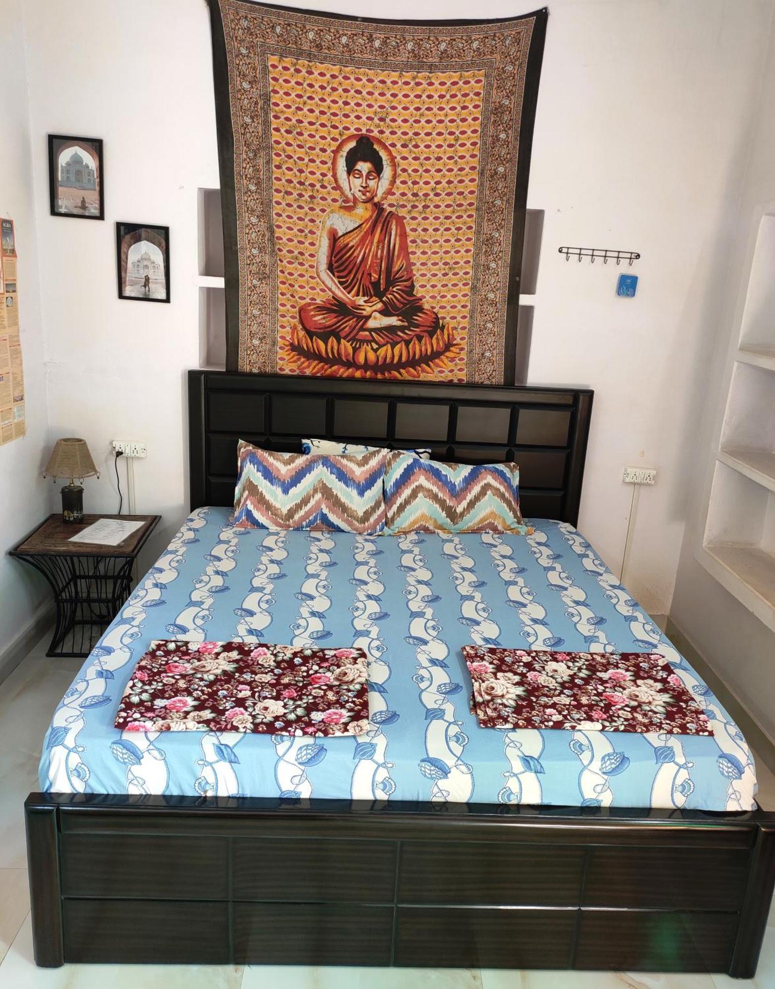 Zigzag Homestay Агра Экстерьер фото