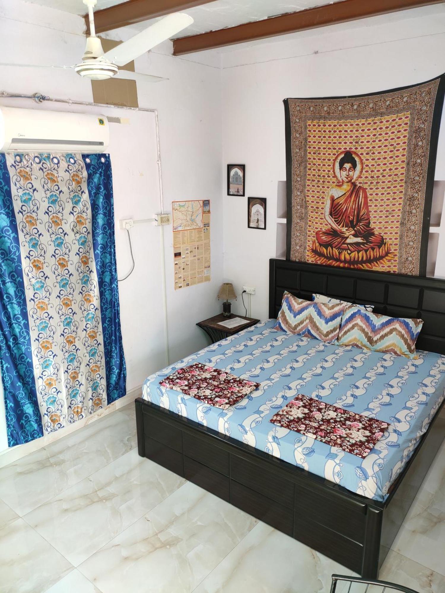 Zigzag Homestay Агра Экстерьер фото
