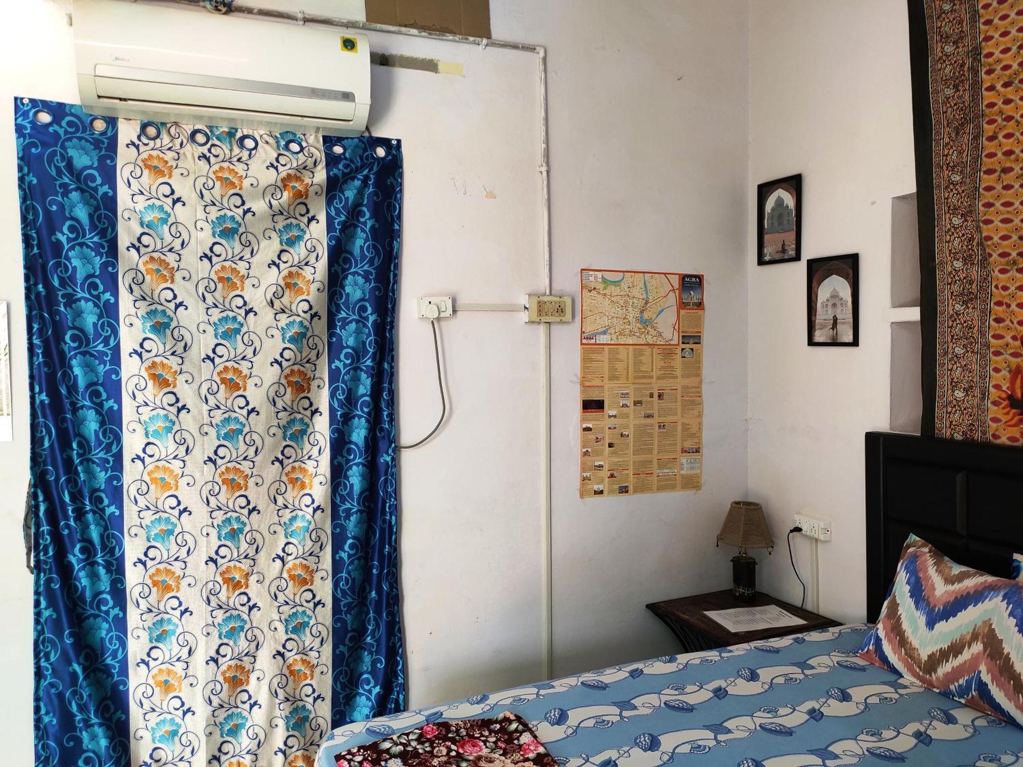 Zigzag Homestay Агра Экстерьер фото