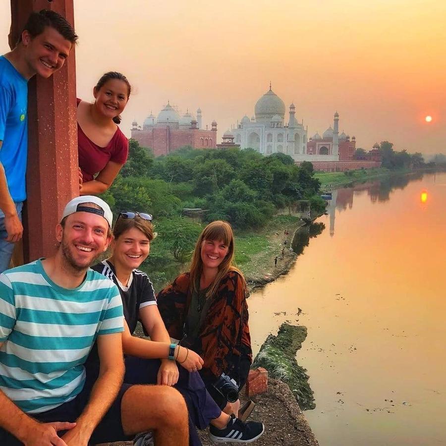 Zigzag Homestay Агра Экстерьер фото